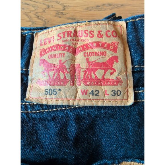 Levis 505 Jeans Mens 42 x 30 Straight Leg Dark Wash Regular Fit Blue Denim - Picture 3 of 6